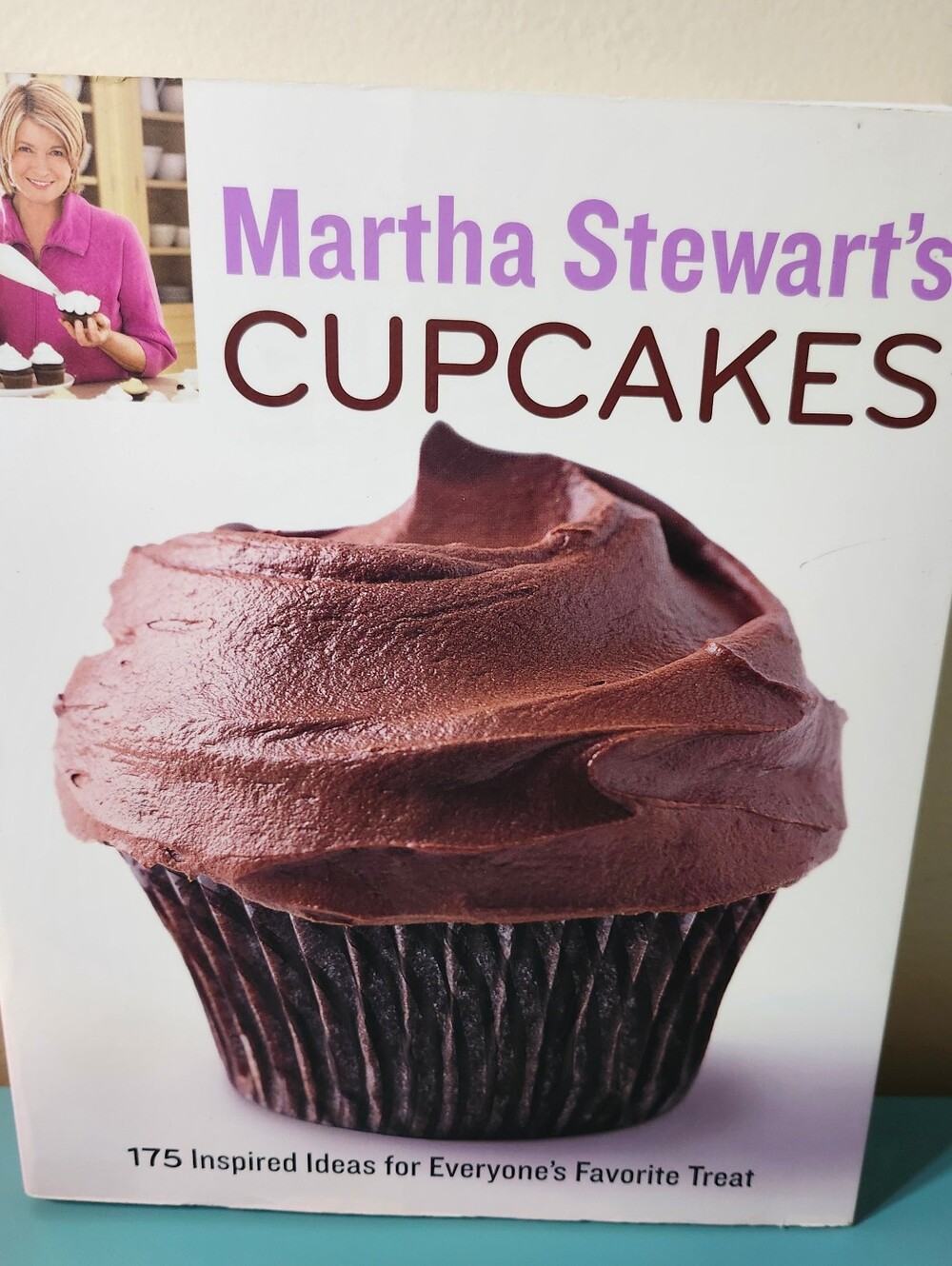 Martha Stewart's Cupcakes: 175 Inspired Ideas for Everyone's Favorite 2009 Book